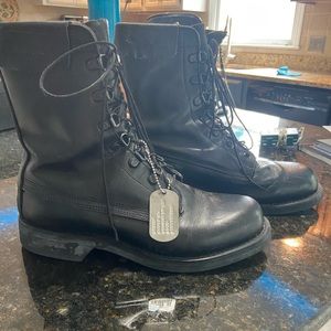 Official air force women’s combat boots 1992 vintage with dog tag. 8.5